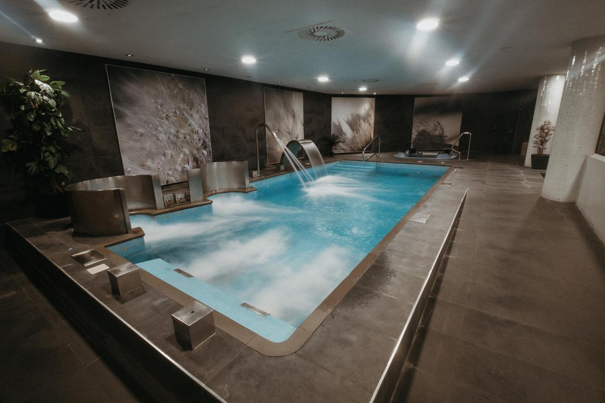 Azz Asturias Langrehotel & Hotel 4*